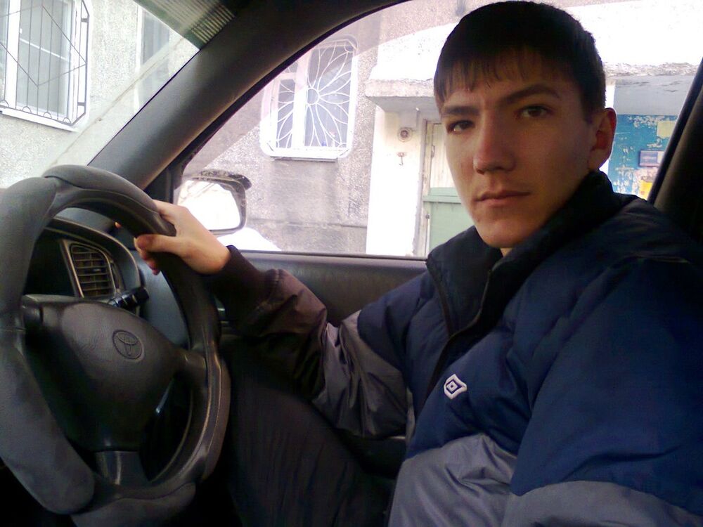  5209832  Artem, 31 ,    