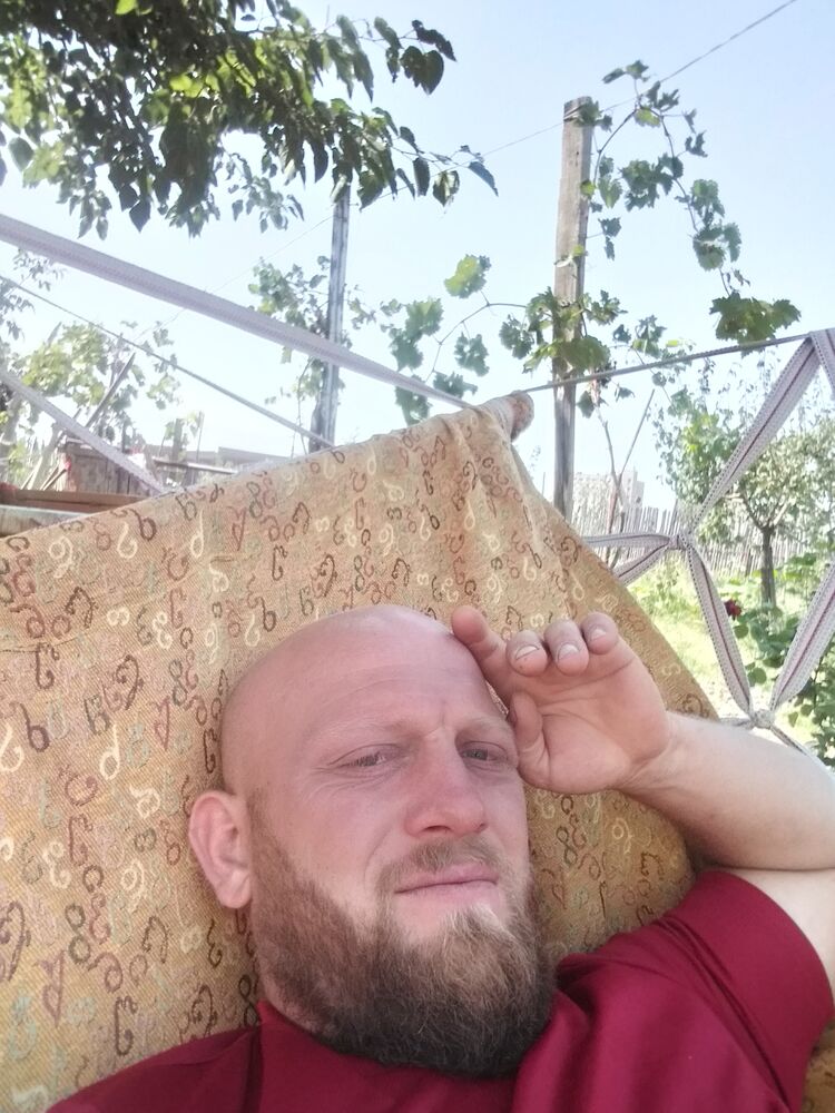  29441802  Goga, 33 ,    