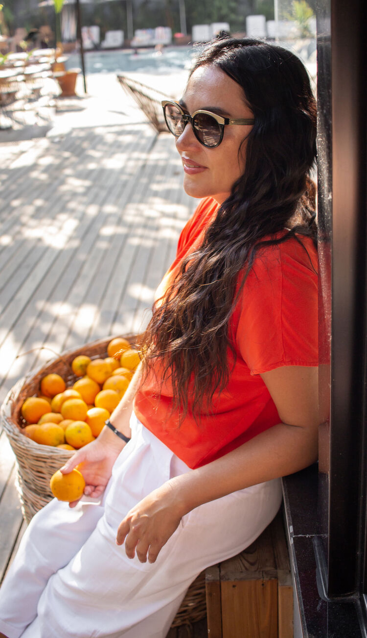  ,   Elena, 46 ,   ,   , c 
