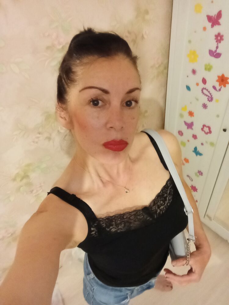  43667452  Darya, 44 ,    