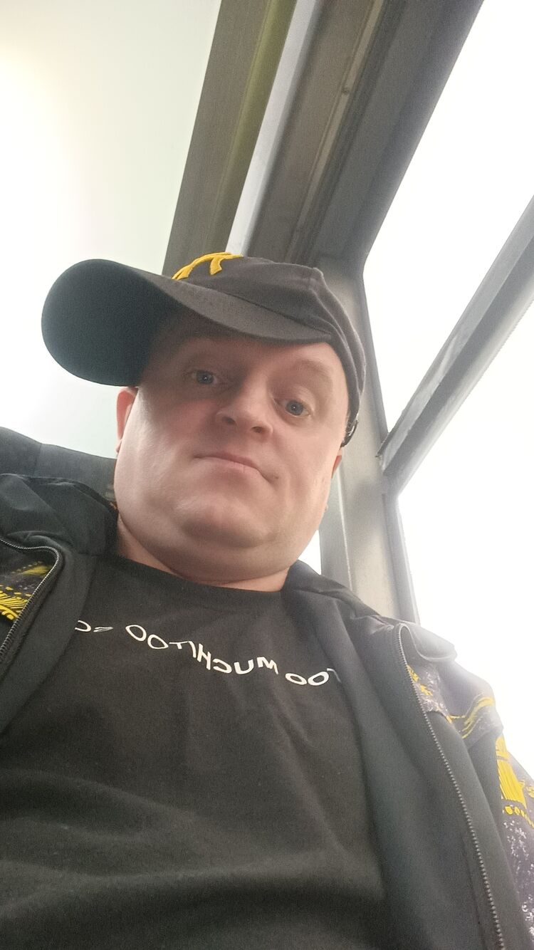  37055442  Sergei, 42 ,    