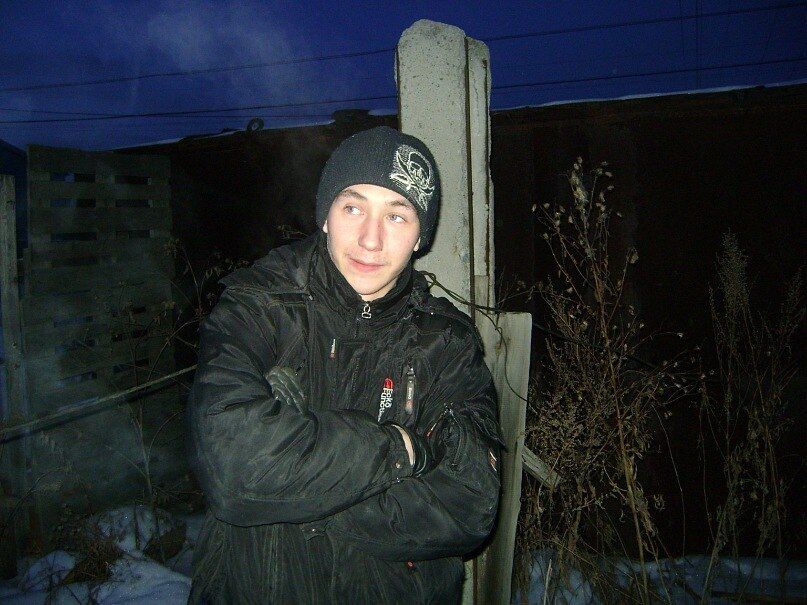  48240162  Anton, 32 ,    