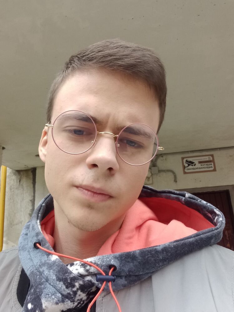  28077792  Ilya, 24 ,    
