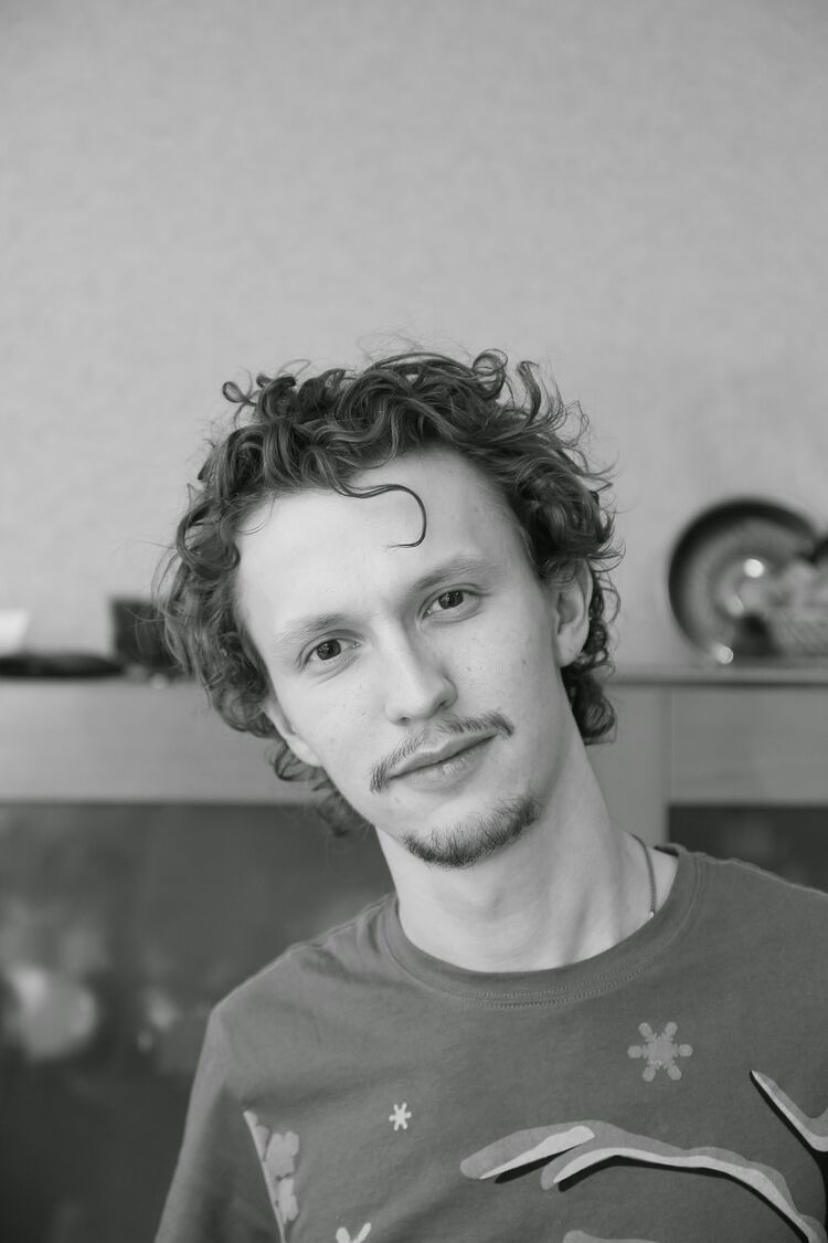  48067482  Aleksazhko, 38 ,    