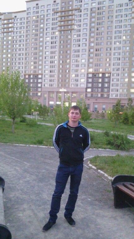  4694082  Artem, 37 ,    