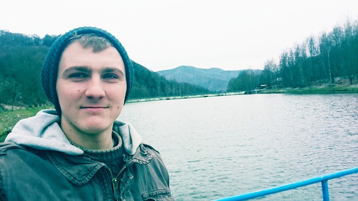  20048412  Denis, 28 ,    