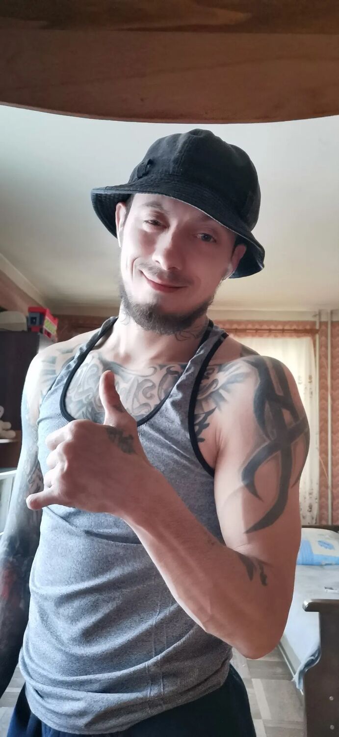  44348572  Alexander, 34 ,    