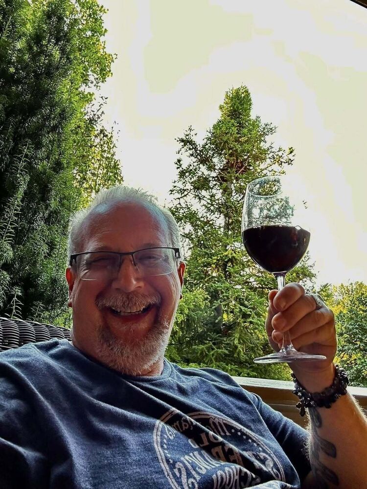  53640672  Steve Atlas, 66 ,    