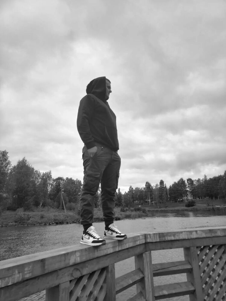  30830952  Ilya, 33 ,    