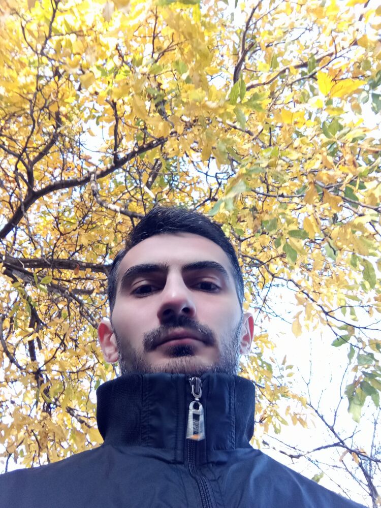  30469522  Khachik, 35 ,    