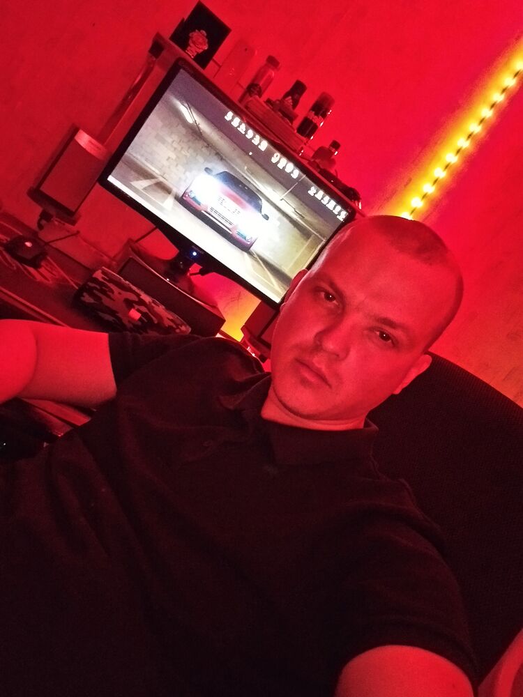  48018272  Yuriy, 35 ,    