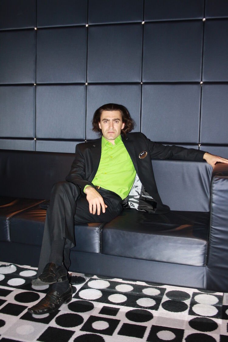  4256582  Yuriy, 48 ,     