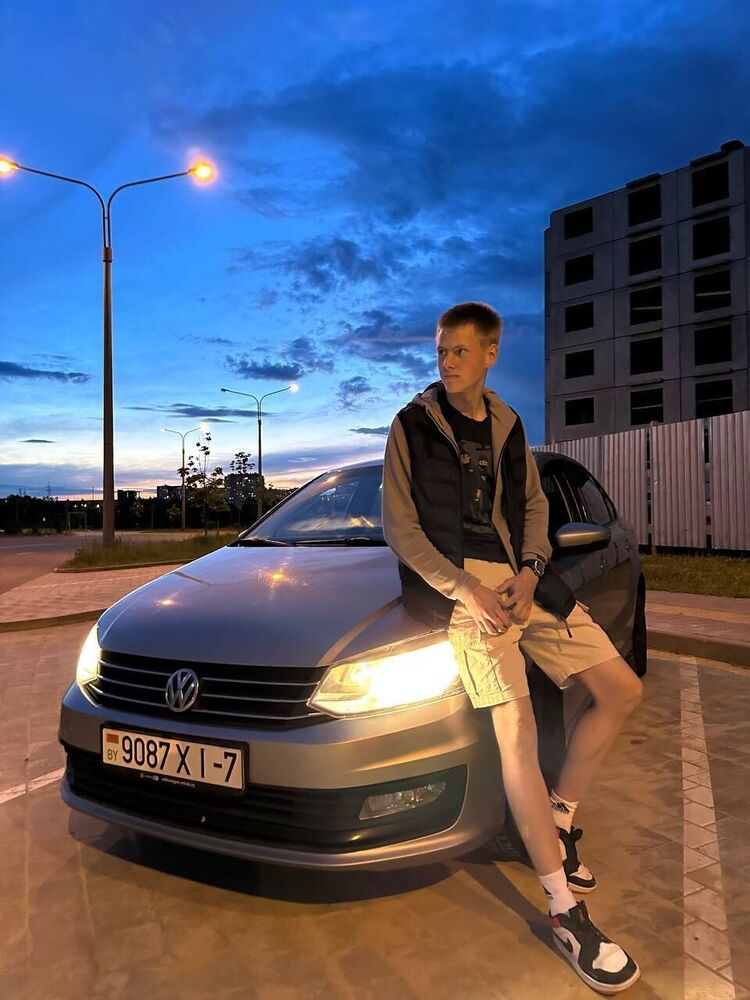  43557402  Frants, 21 ,    