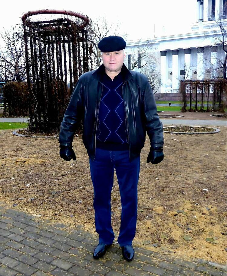  46807262  Viktor, 62 ,    