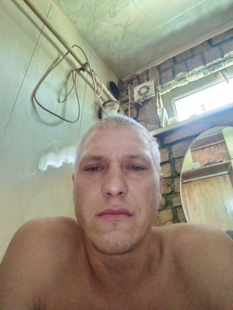  28160202  Alexander, 41 ,    