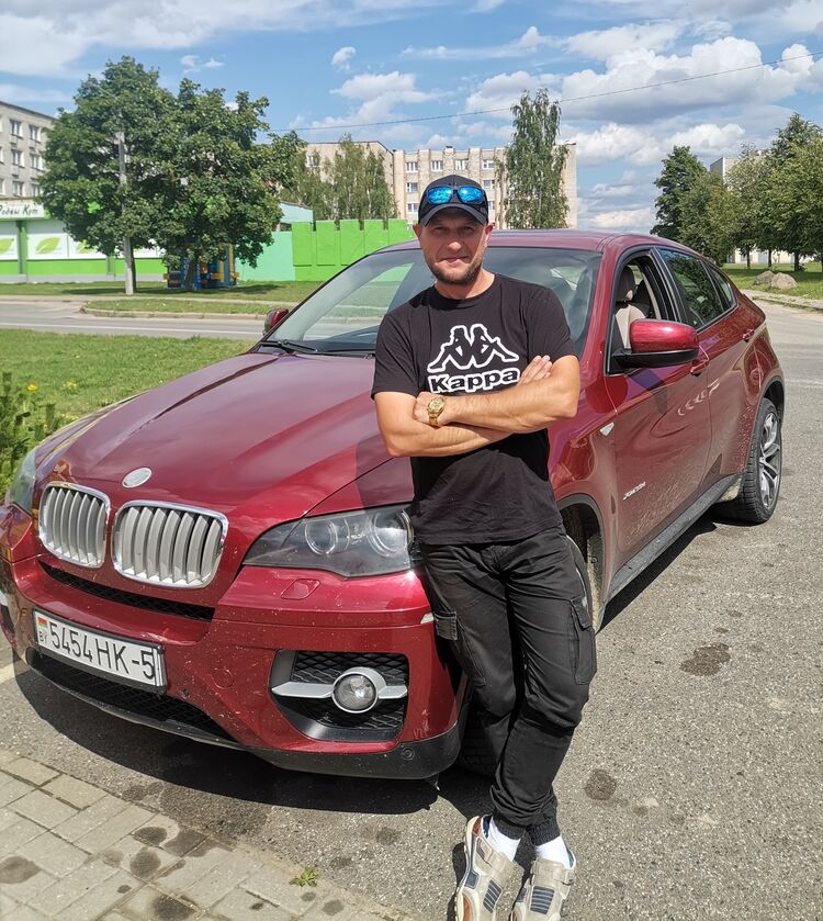  44217882  Aliaksandr, 44 ,    