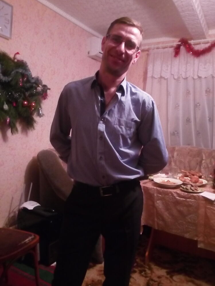  18739562  Roman, 43 ,    