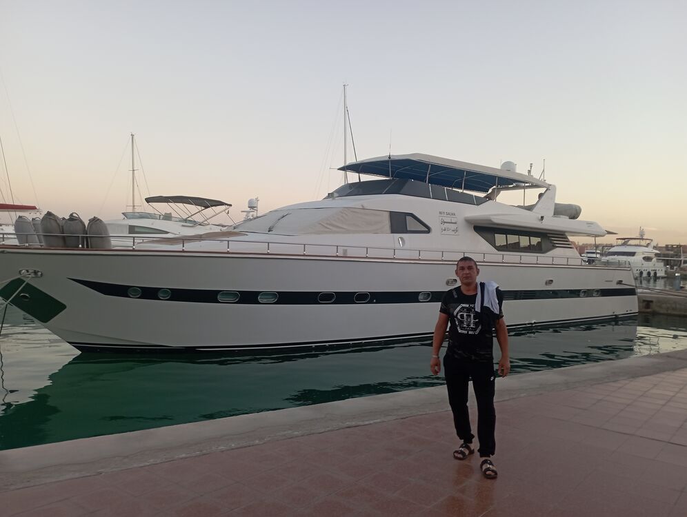  32345282  Vadim, 41 ,    