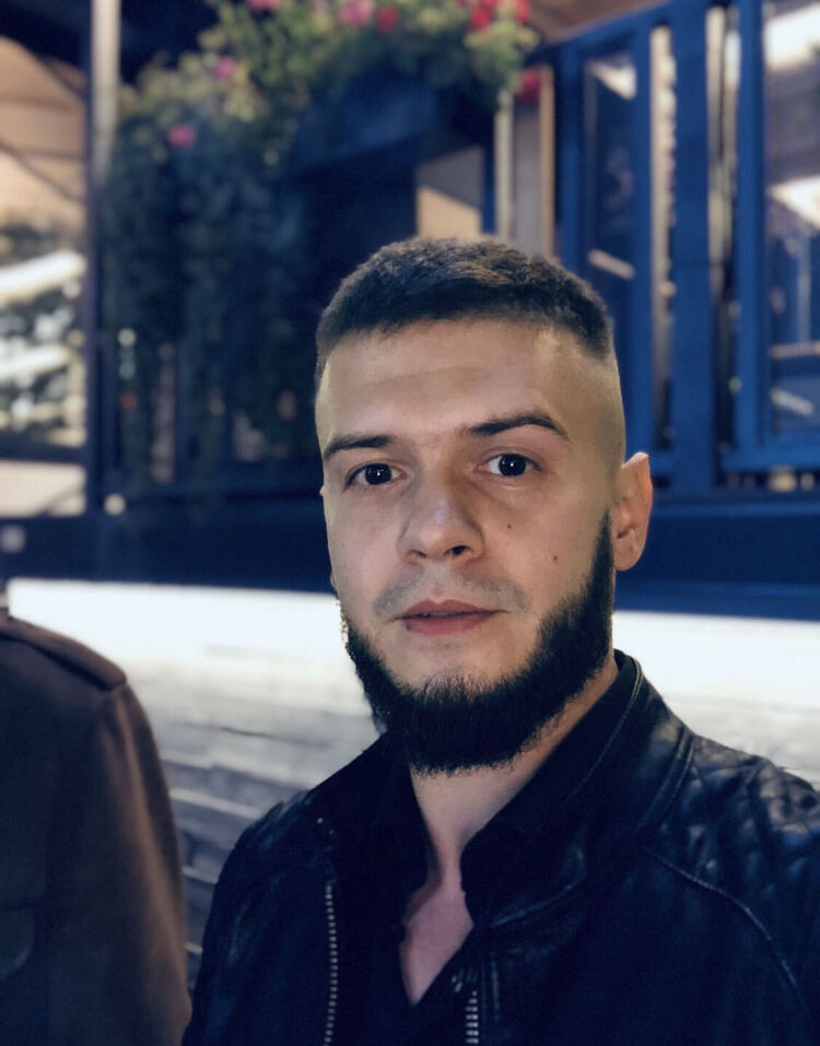  ,   Danik, 27 ,   c 