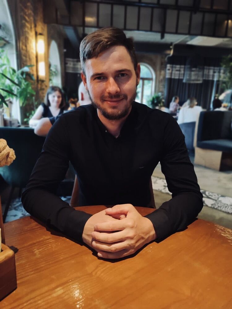  31662102  Nikolai, 34 ,    
