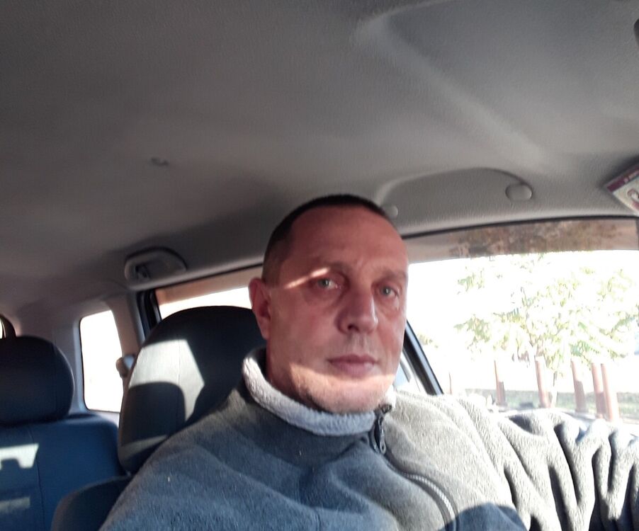  21690462  Dimitris, 52 ,    