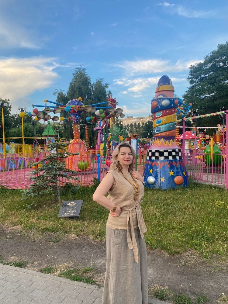  ,   Irina, 60 ,   c 
