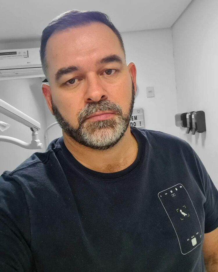  53896352  Mike Pablo, 64 ,    