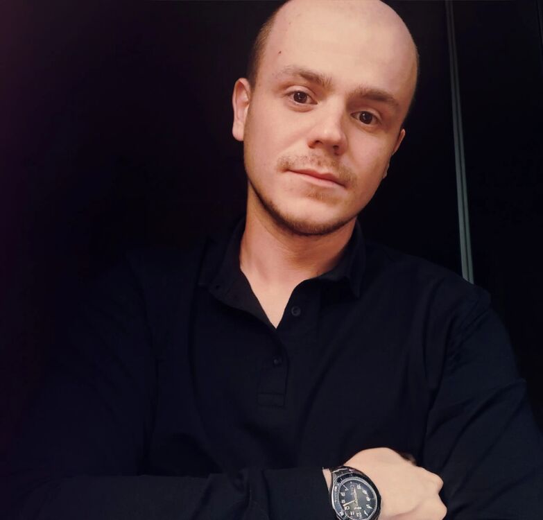  36942322  German, 33 ,    