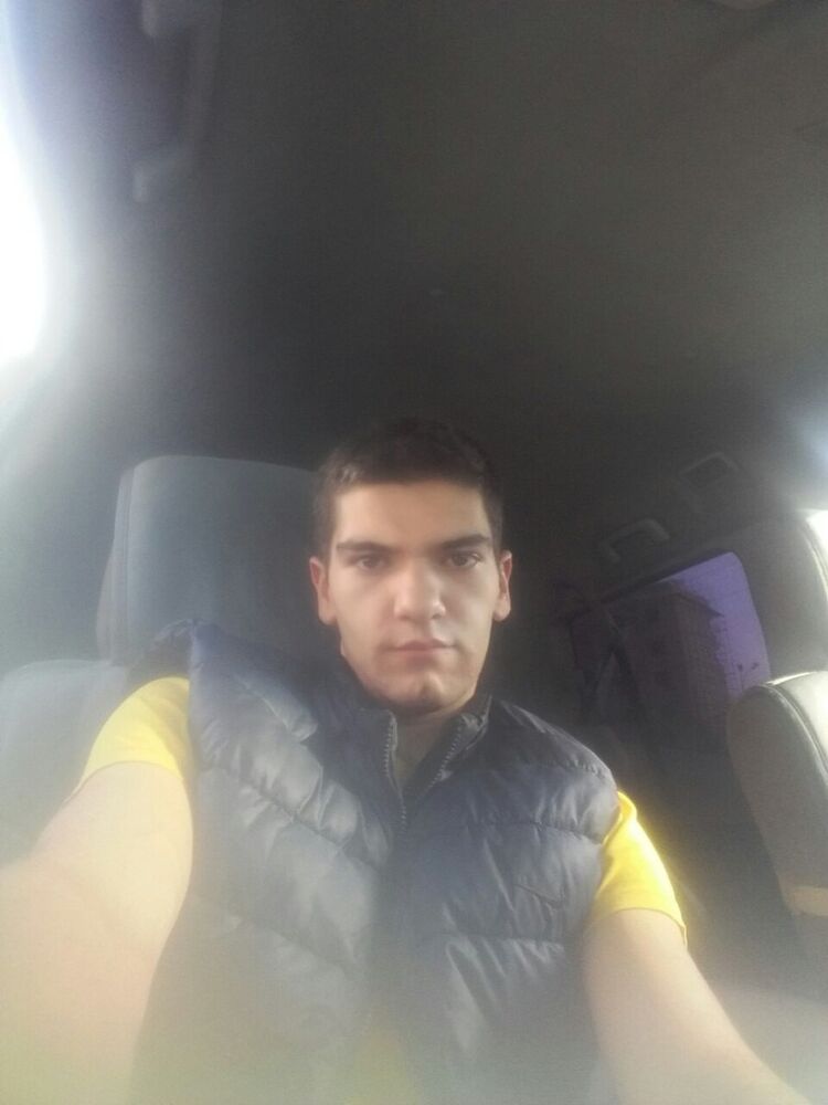  10662122  Alex, 29 ,    
