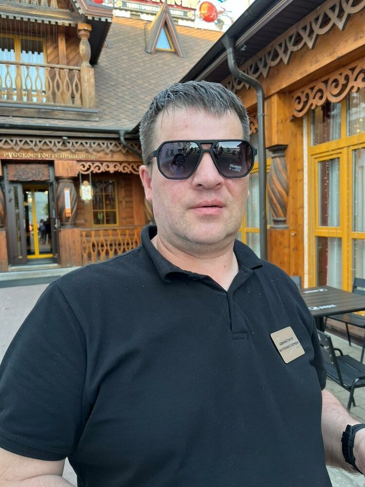  ,   Denis, 41 ,   c 