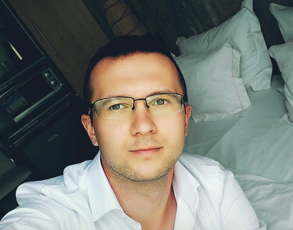  42758332  , 33 ,    