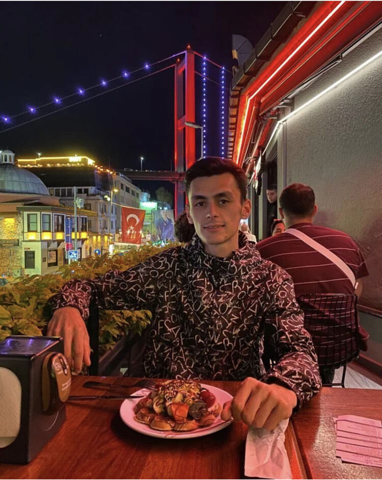  ,   Hakan, 25 ,   ,   