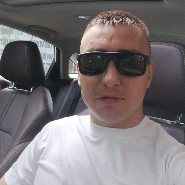  52470312  Alexander, 31 ,     