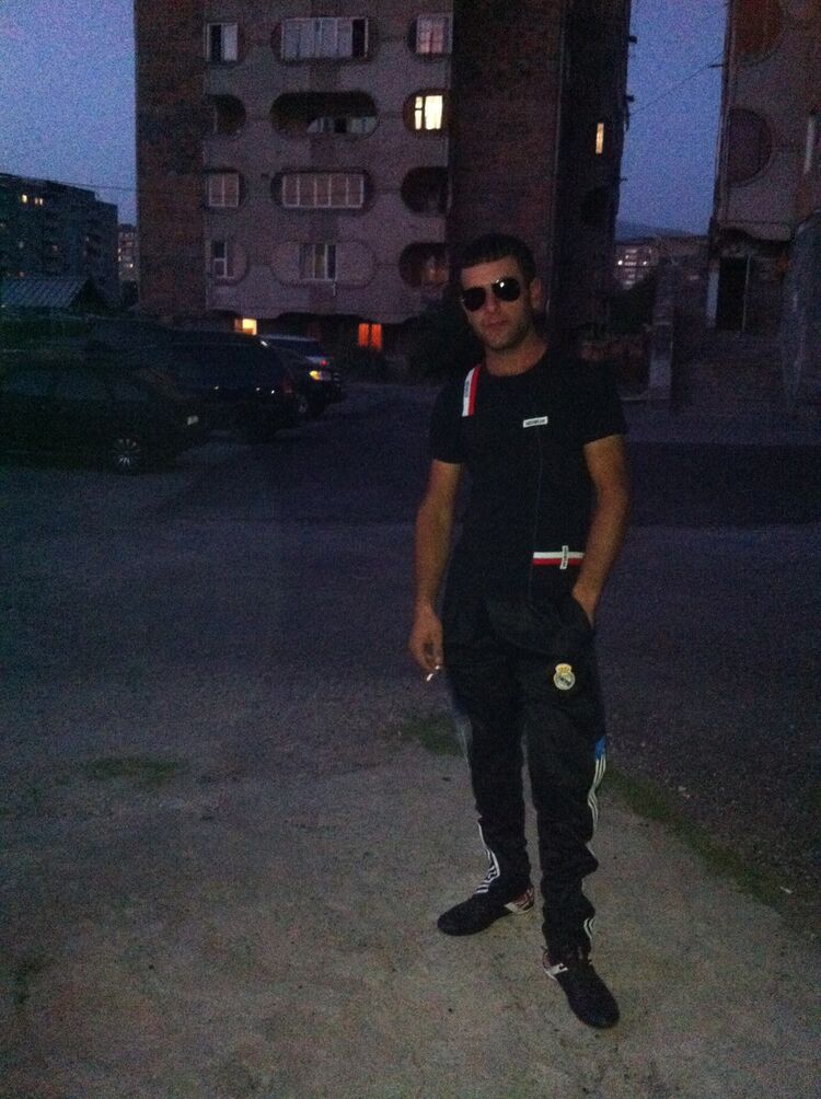  6602522  Arsen, 31 ,    