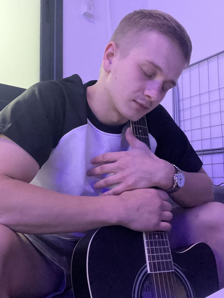  54164342  Daniel, 25 ,    