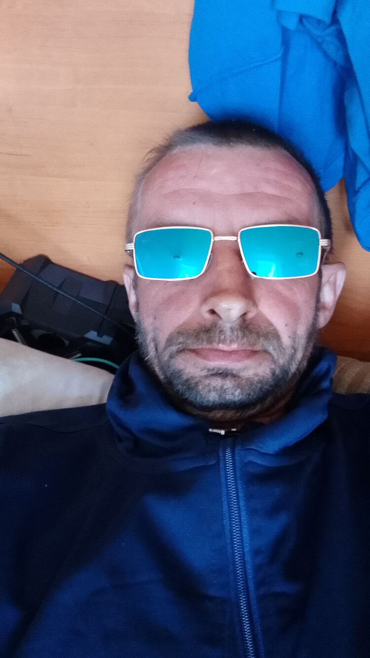 42698582  Alexander, 39 ,    
