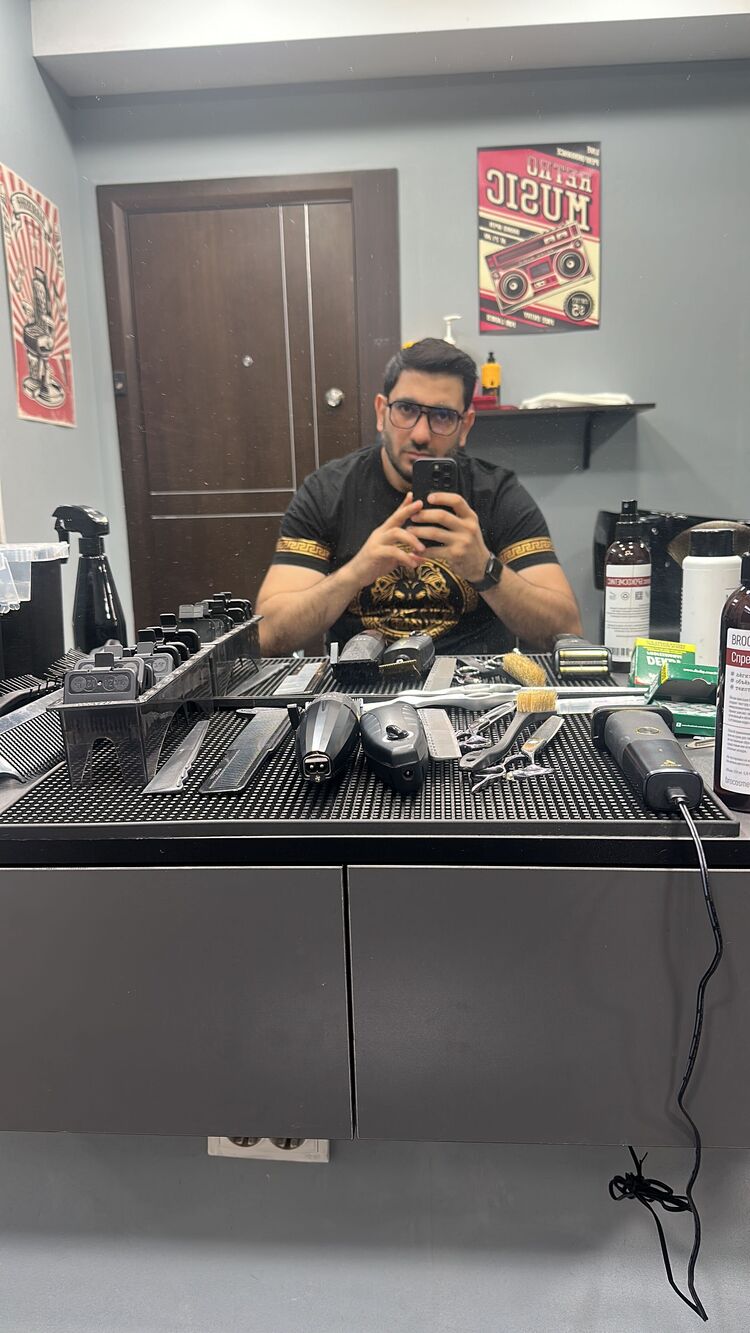  52493972  , 33 ,    