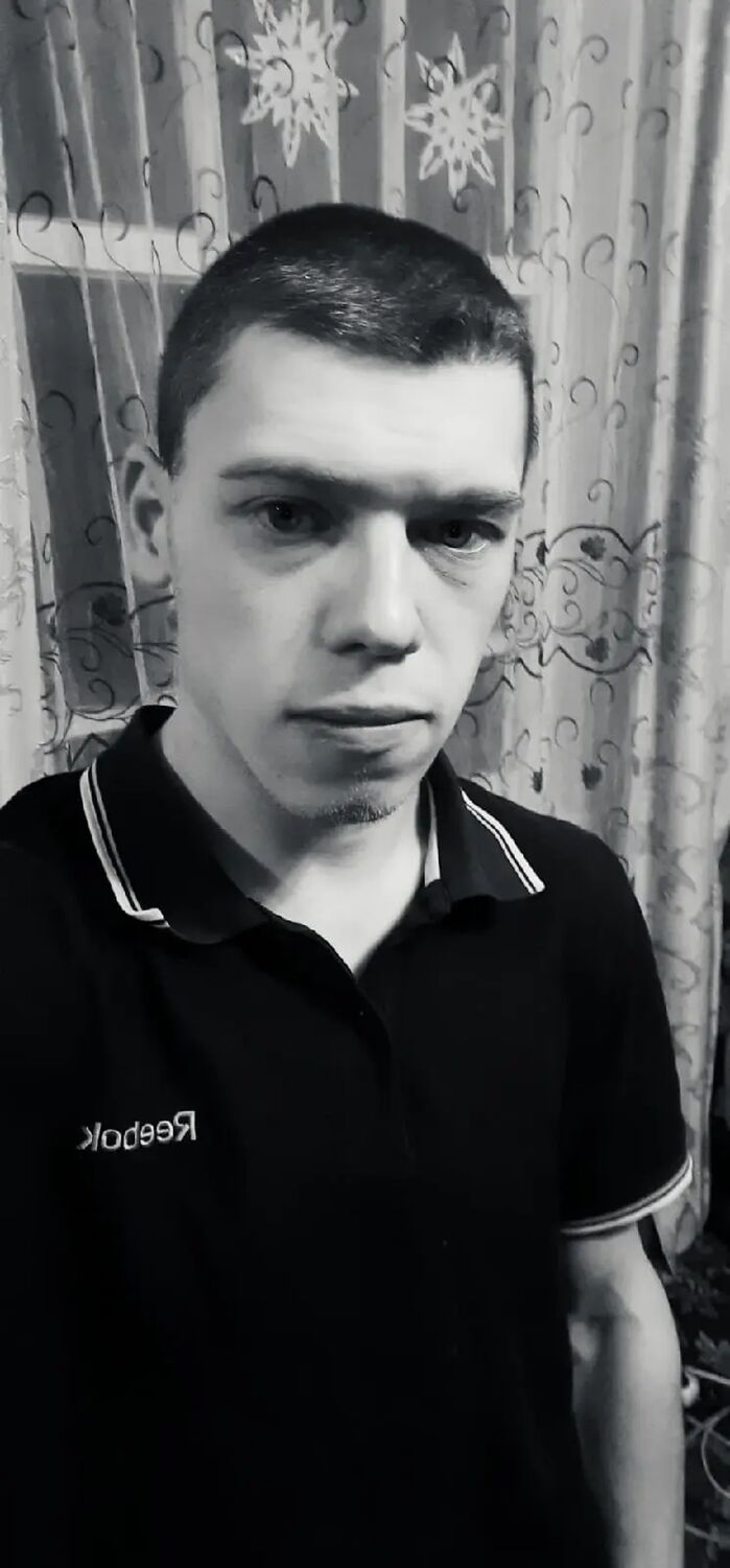  30235582  Konstantin, 27 ,    