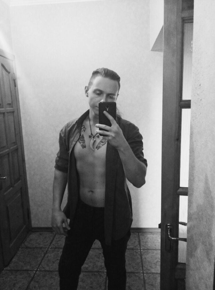  ,   Valentine, 27 ,   