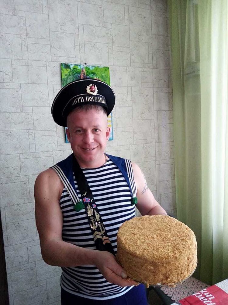  36930542  Pavel, 41 ,    