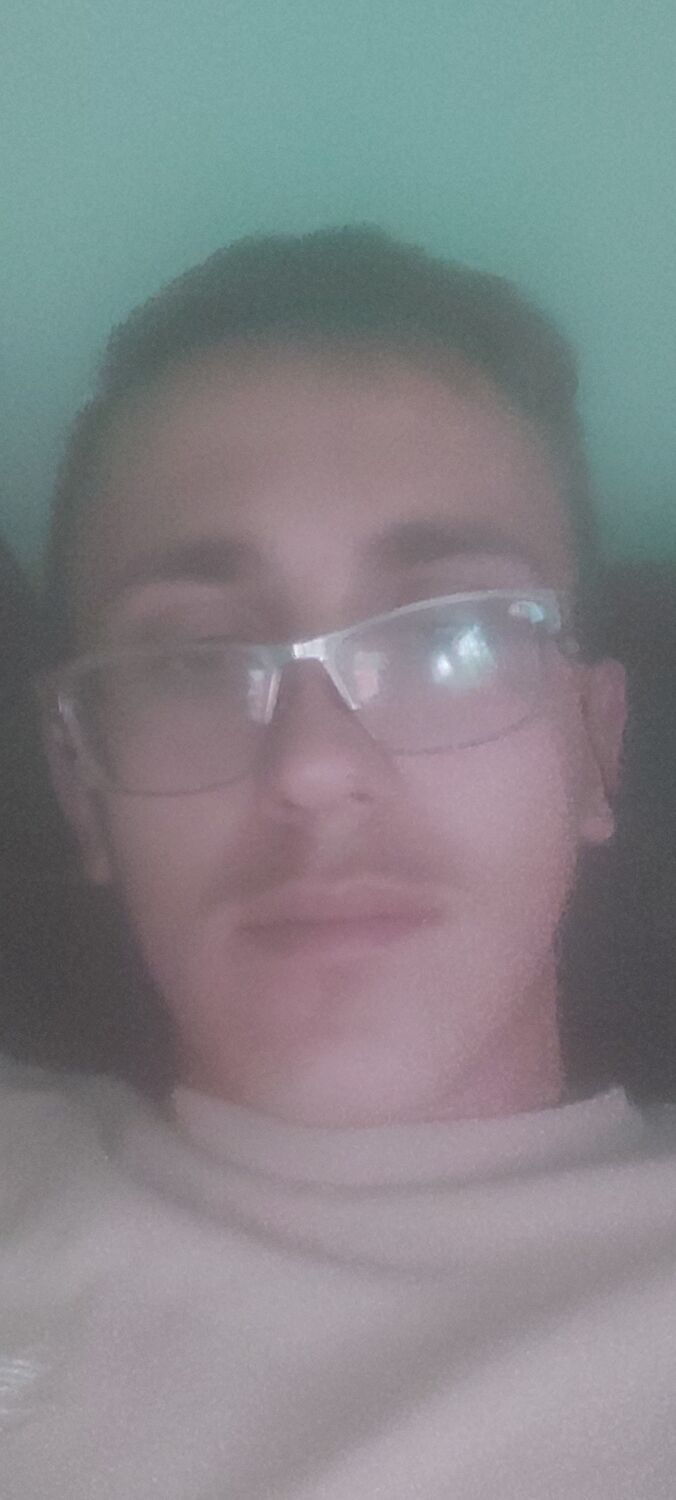  Backa Topola,   Miki, 21 ,   ,   