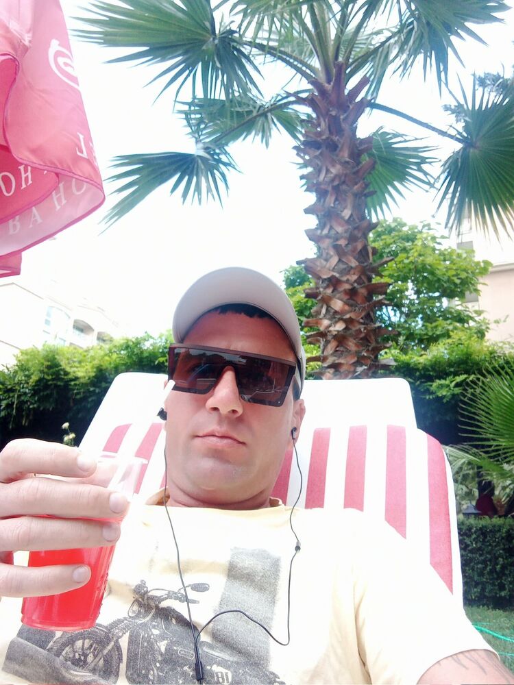  ,   Maxim, 38 ,   ,   , c , 