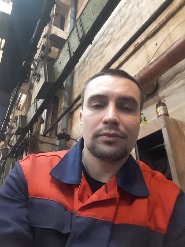  42691612  Viktor, 32 ,    
