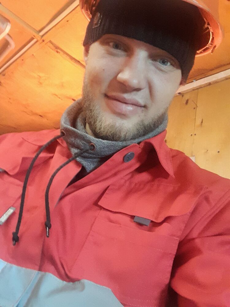  38558202  Artyom, 36 ,    