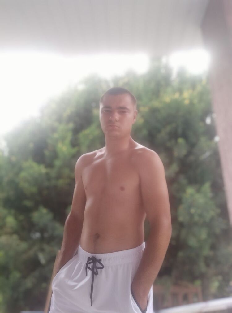  53982342  David, 22 ,    