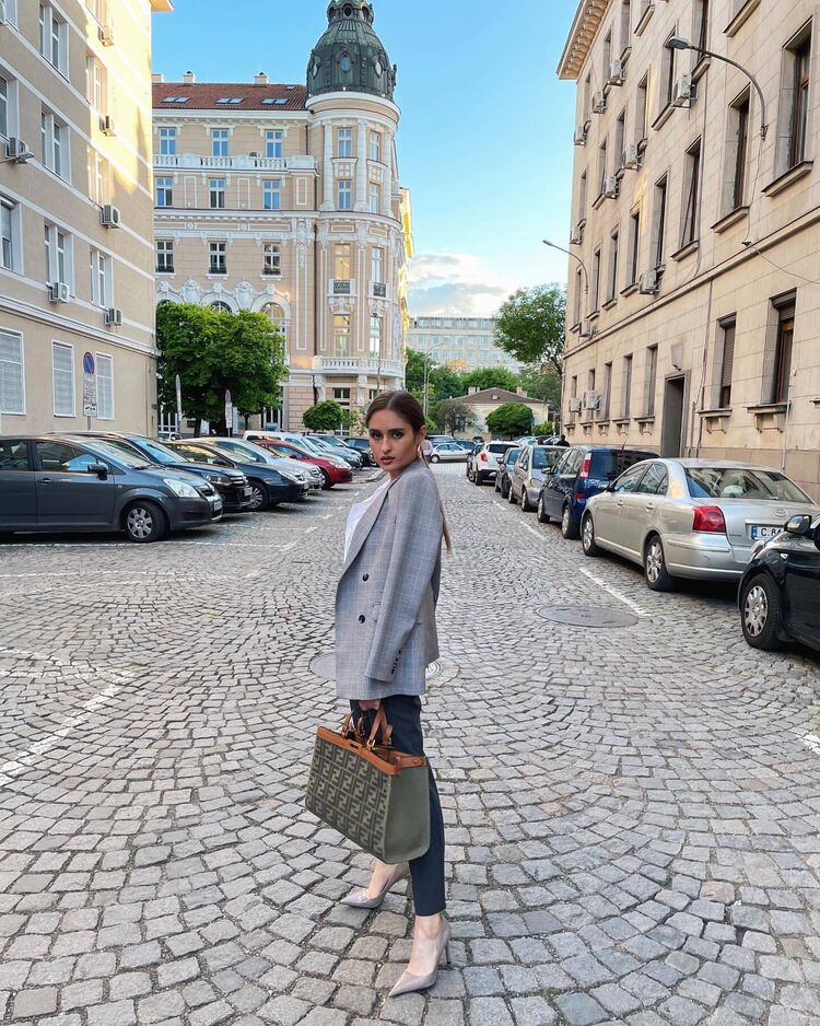  37131062  , 29 ,    -