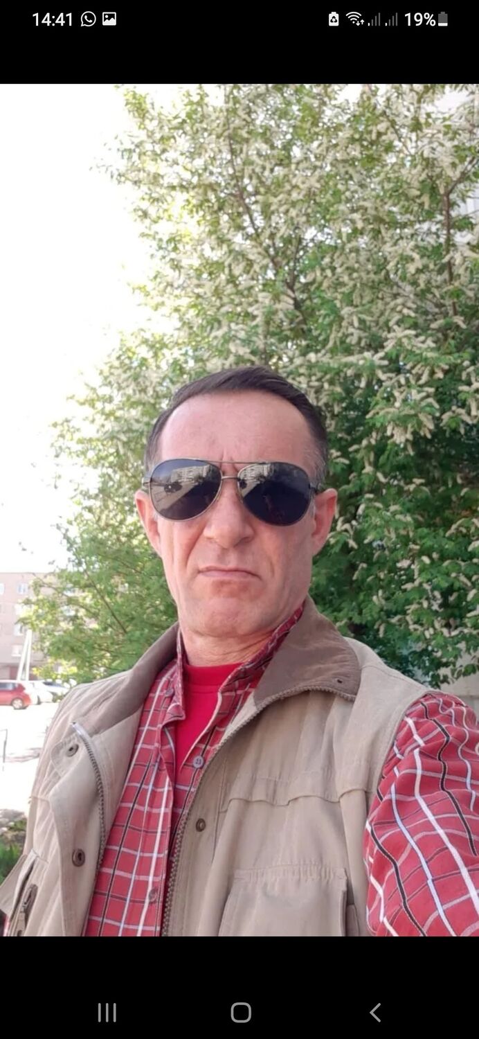  40564352  Alim, 43 ,    