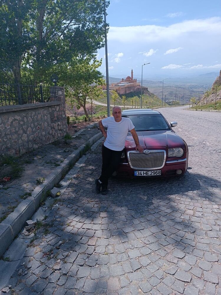  48192712  Serhat, 49 ,    
