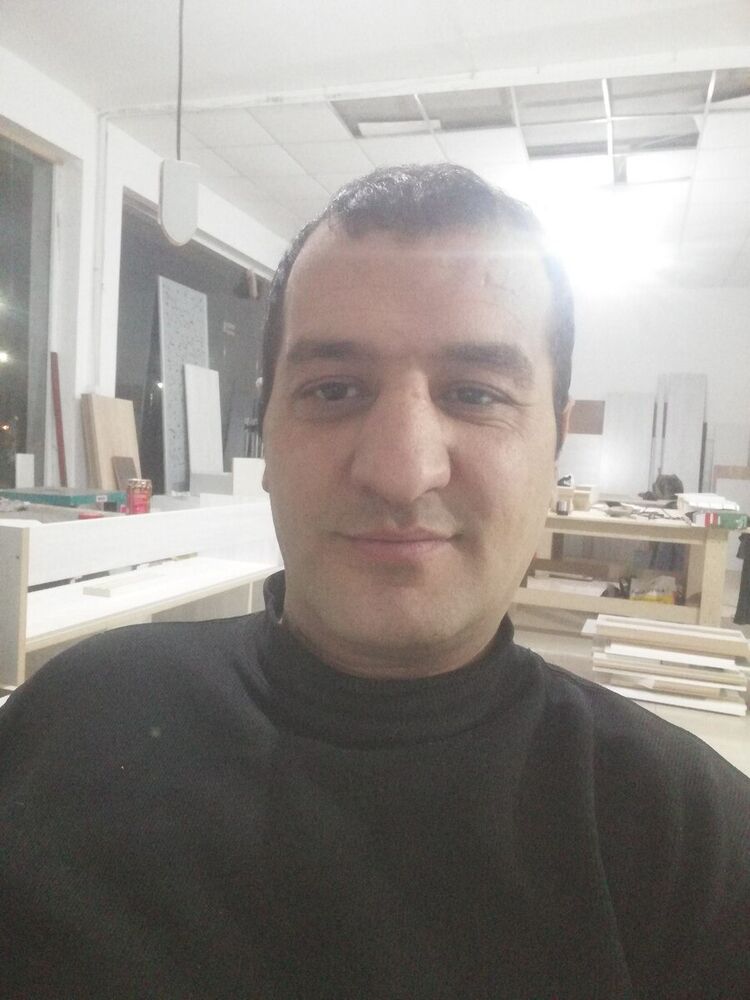  22294122  Amir, 43 ,    