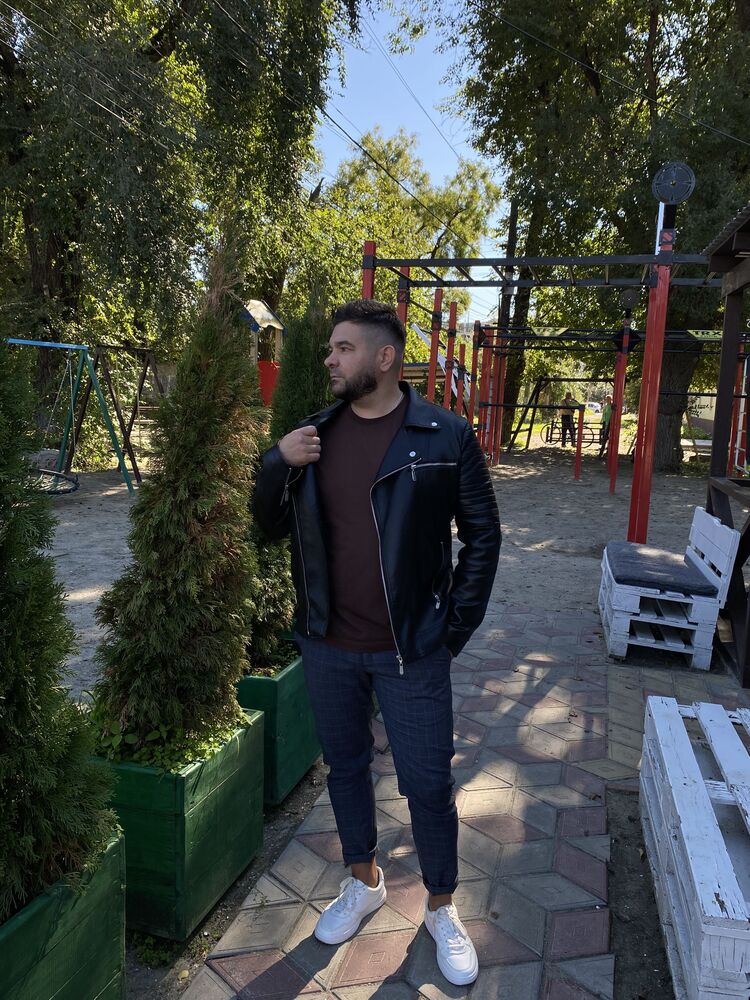  47797422  Alex, 34 ,    Zlechov